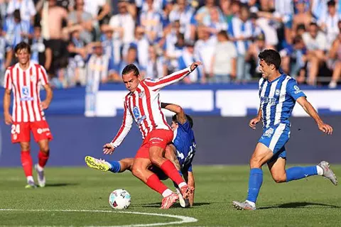 الانتصار الأول يتأخر.. أتلتيكو مدريد يسقط أمام ألافيس في الدوري الإسباني